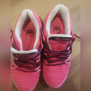 Women gel ASICS  sneakers 6.5